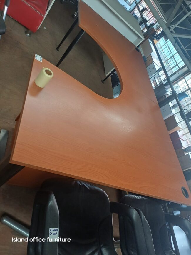 U Shape Desk 2400mm x 1600mm x 1200mm - Image 2
