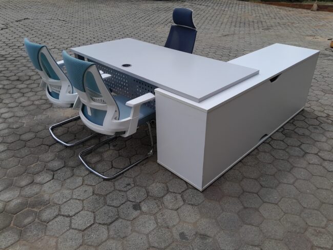 Management Desk 2000mm x 1800mm - Image 3
