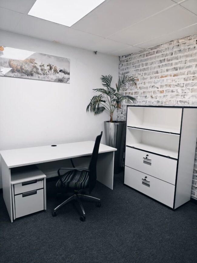 Shell White Desk With Mobile Pedestal 1600mm x 750mm