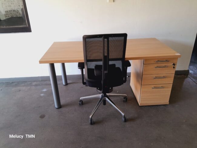 Summer Oak Desk 1600mm x 800mm