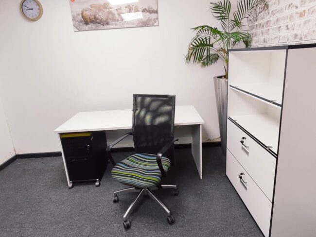 Shell White Desk With Mobile Pedestal 1600mm x 750mm - Image 5