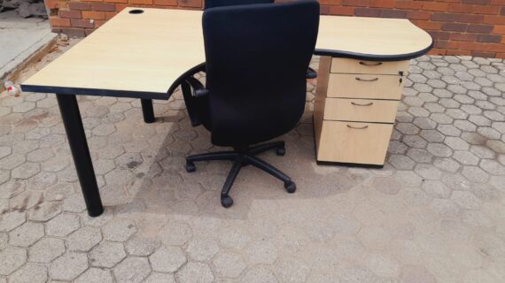 Maple Desk 1800mm x 1200mm