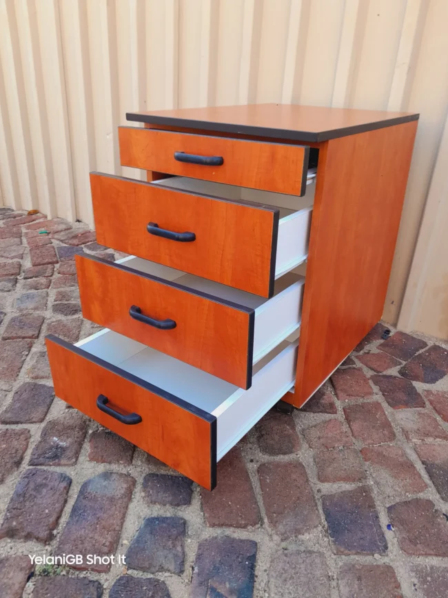 Windsor Cherry Mobile Pedestal - Image 3