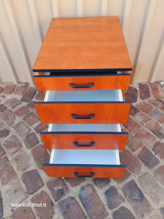 Windsor Cherry Mobile Pedestal - Image 2