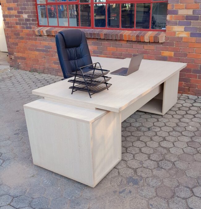 Executive Desk 2400mm x 1800mm - Image 5